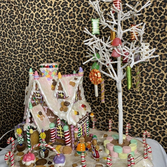 🦋B2G1🦋COSTCO Lighted Resin Gingerbread House VINTAGE Christmas 16” x 12” - Picture 4 of 7